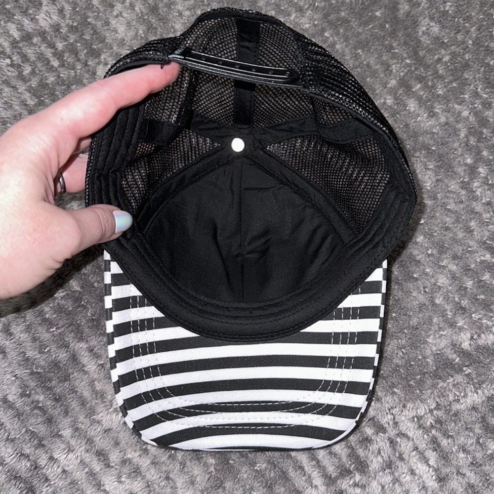NEW! Roxy Trucker Hat - Picture 5 of 5